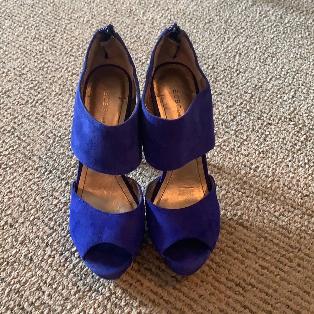 Blue suede Helara shoes.